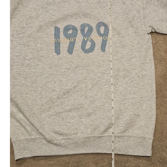 Taylor Swift 1989 Taylors Version Crewneck Sweatshirt Heather Grey Size S - Picture 8 of 8